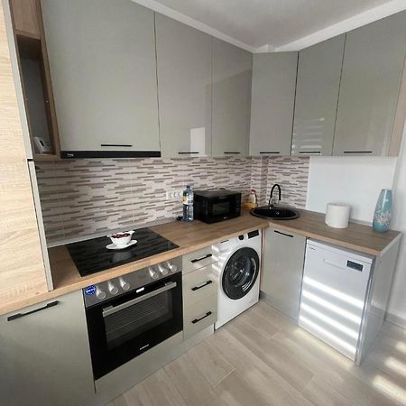 פיטסטי Luxury Apartment מראה חיצוני תמונה