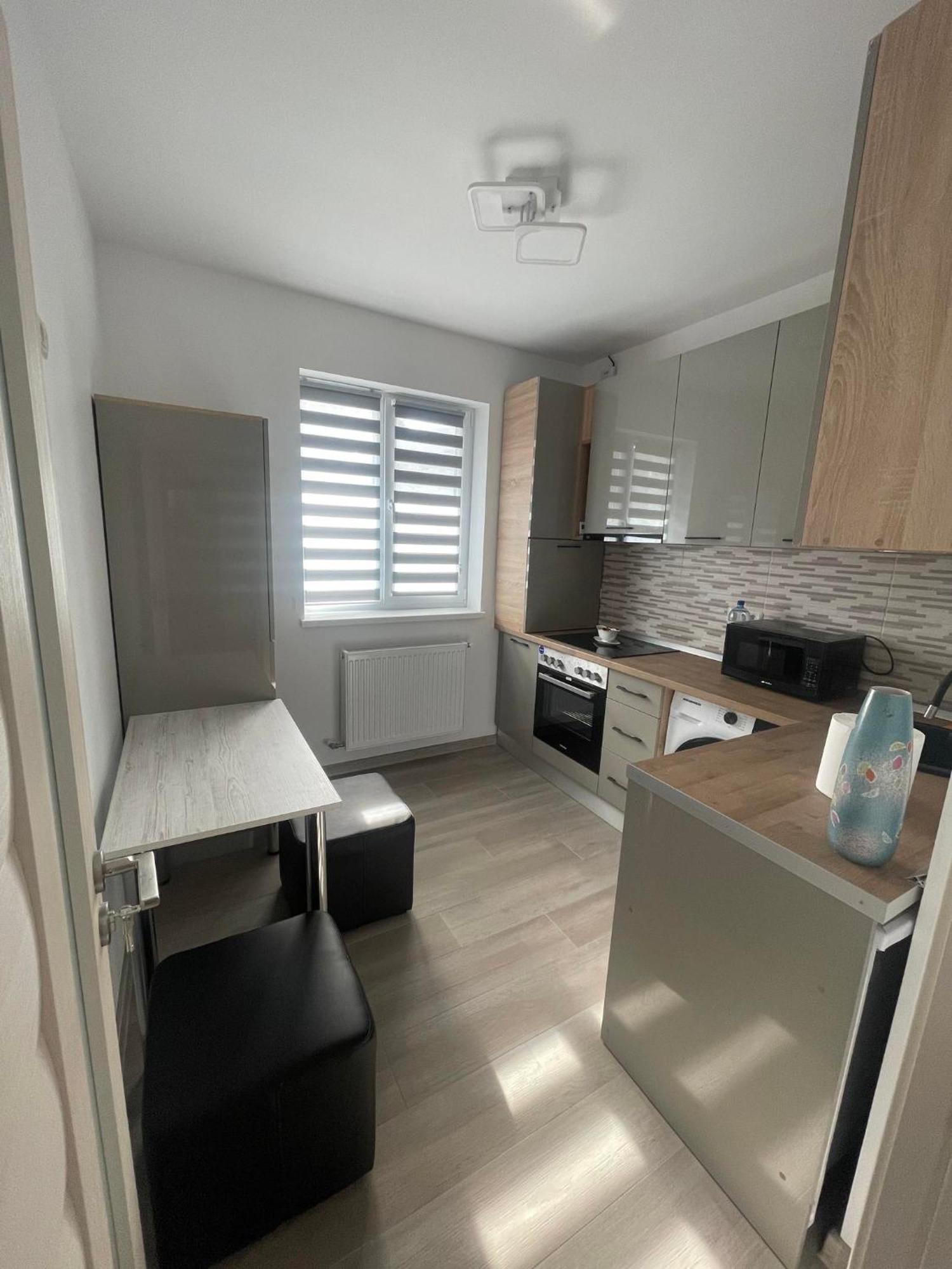 פיטסטי Luxury Apartment מראה חיצוני תמונה